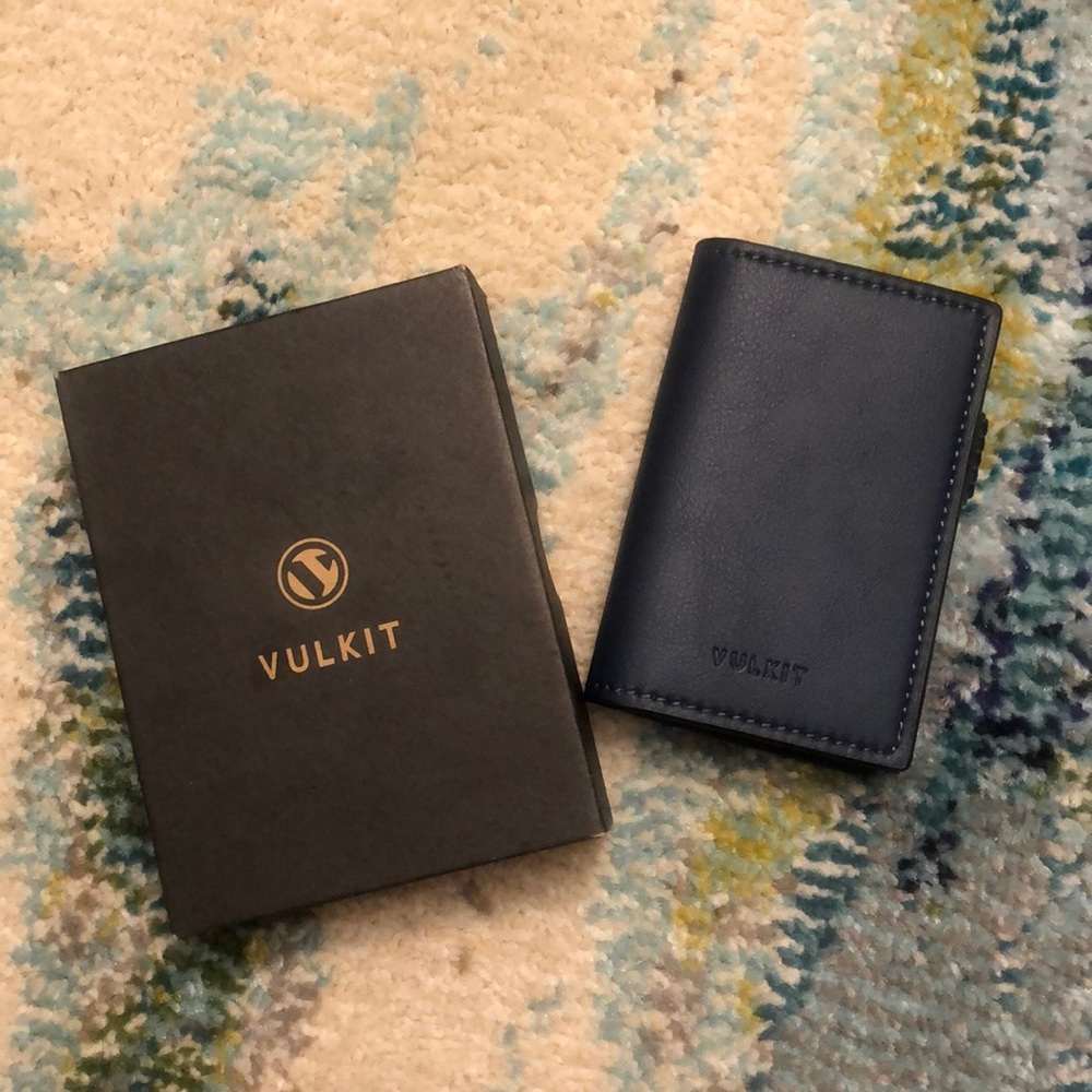 NWT! Blue RFID blocking secret agent style minimalist wallet